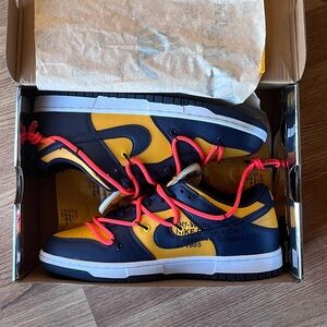 Nike Dunk Low
Off-White University Gold